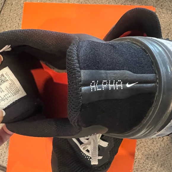 Nike Alpha Hurache Men’s size 10 turf shoes, black & white, excellent condition - Picture 4 of 6